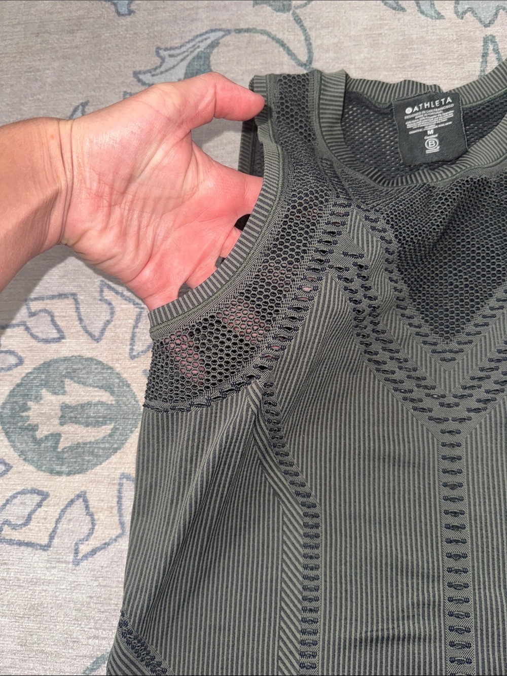 Athleta Olive Ribbed Oxygen Tech Knit Tank Top Size M - Picture 3 of 4
